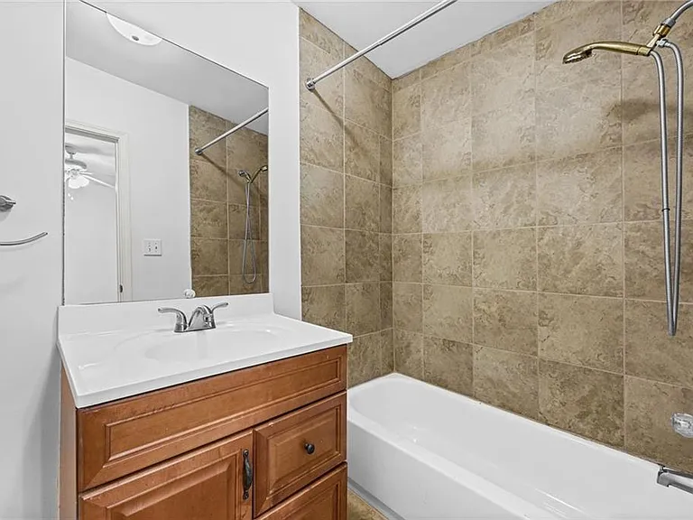 2429 Claude St NW — Photo 20