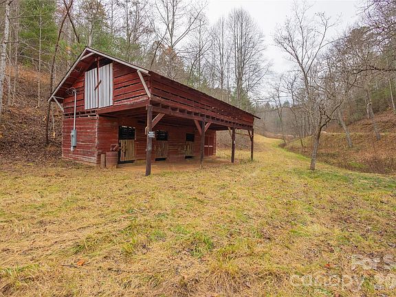 4th image of 104 Robin Ln
