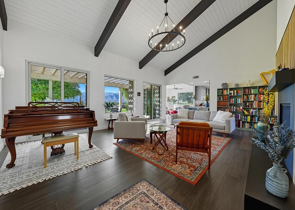 1st image of 809 Inverness Dr