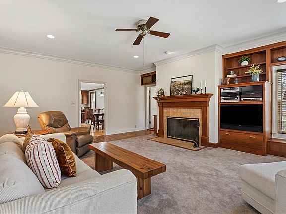 5th image of 3334 Oak Rd