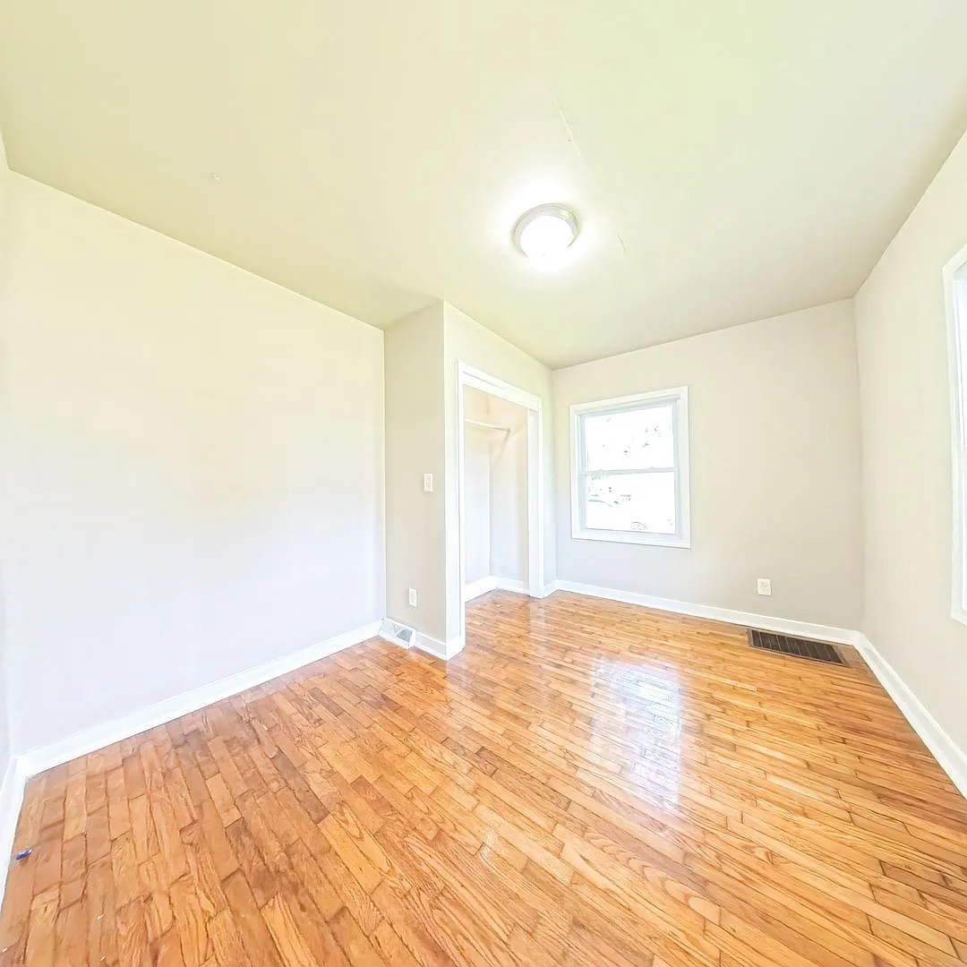 Cozy 3 Bedroom 1 Bathroom- Located near blank park zoo — Photo 4
