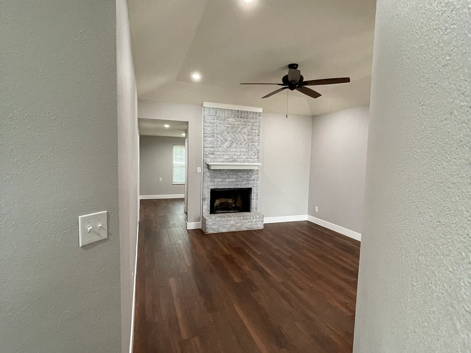 3 bed, 1460 sqft, $2,500 — Photo 2