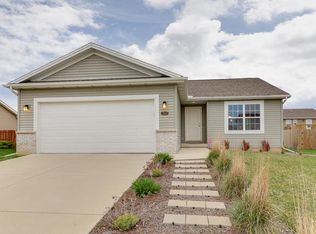 2912 Bardwell Rd, Bloomington, IL 61704