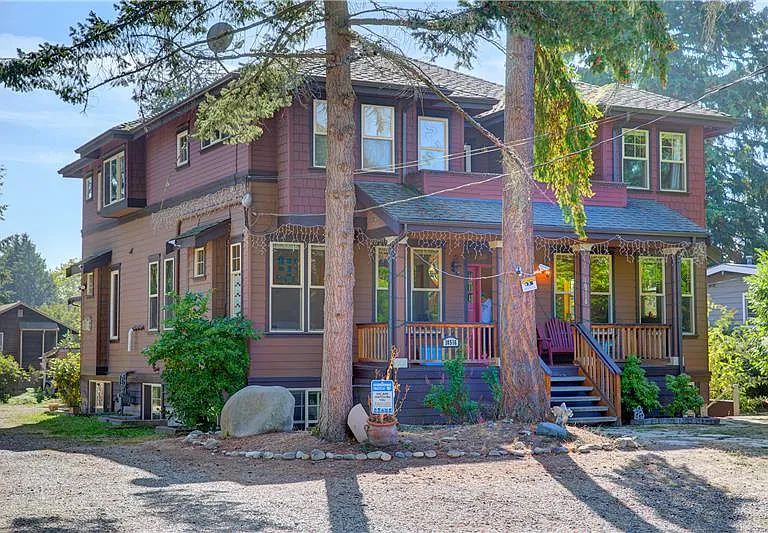 10516 20th Ave NE — Photo 1