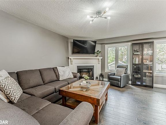 3rd image of 41 Penton Dr