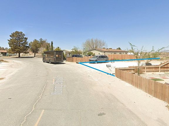 3rd image of 305 Morning Glory Dr