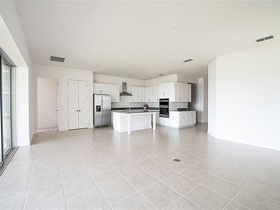 3rd image of 2777 Greenlands St
