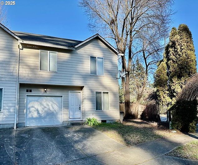 1st image of 8520 NE 36th Cir