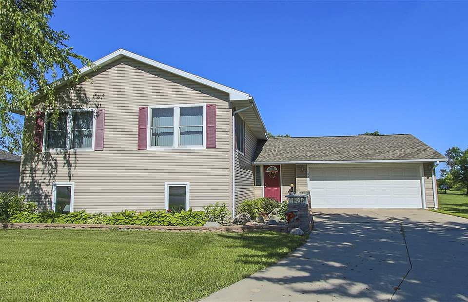 1st image of 122 N Birch Cir