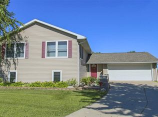 122 N Birch Cir, Janesville, IA 50647