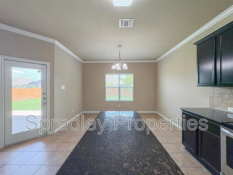 406 Banbury — Photo 3