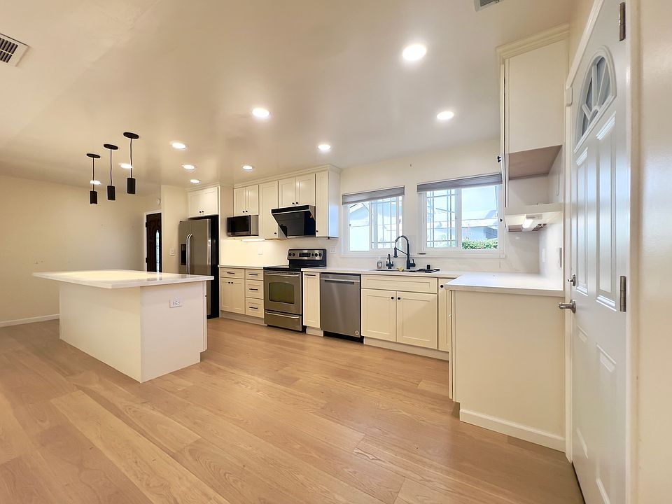 1st image of 2810 Sherwood Dr