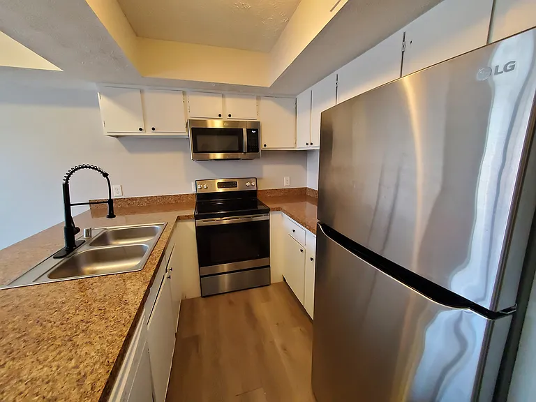 1100 Horsemans Ln #26 — Photo 12