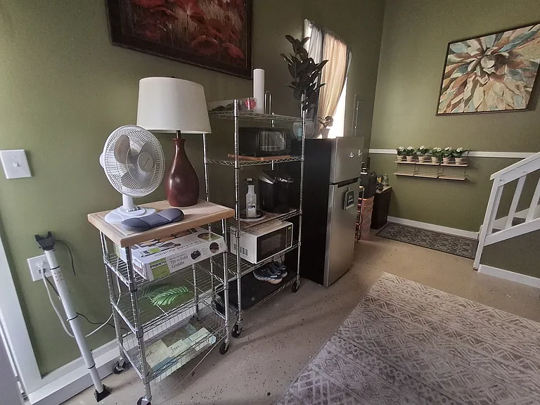 112 Center St #B — Photo 6