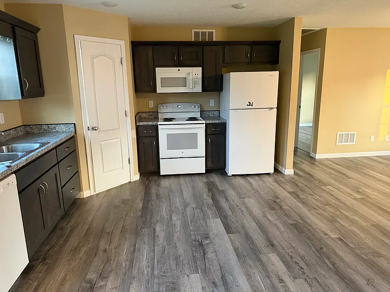 114 Diane Ct — Photo 10