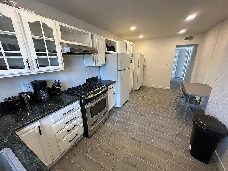 3030 Plaza St #2 — Photo 16