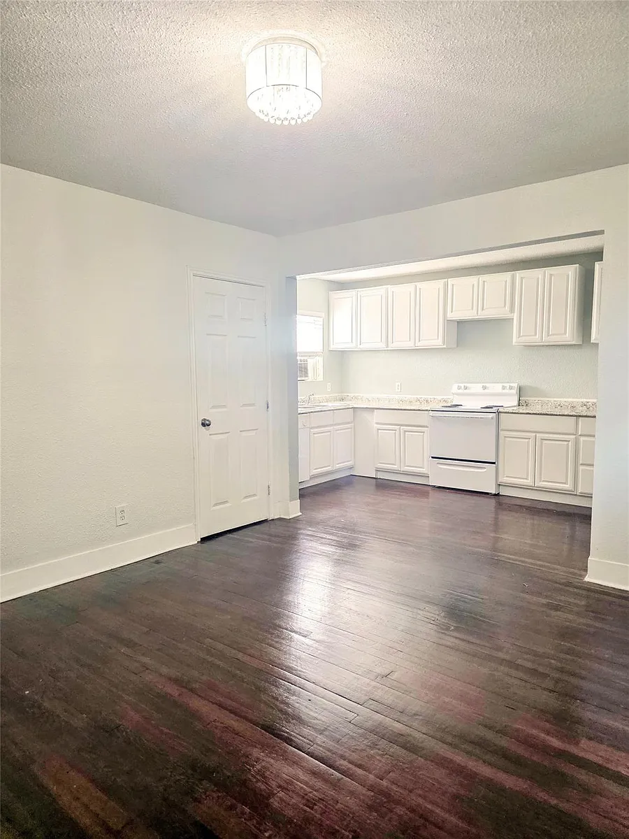 Building Photo - 1552 Lombardy St #3
