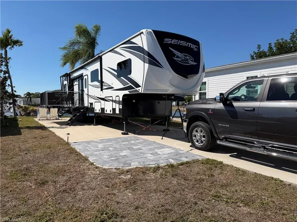 20090 Ponce De Leon DR, ESTERO, FL 33928