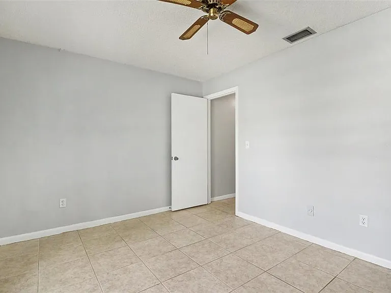 10157 Bluff Ct — Photo 19