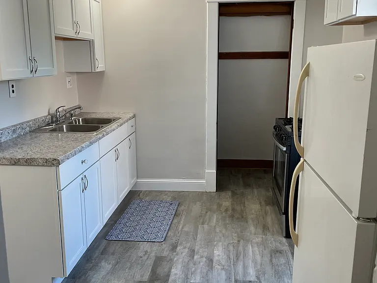 110 W Montcalm St — Photo 6