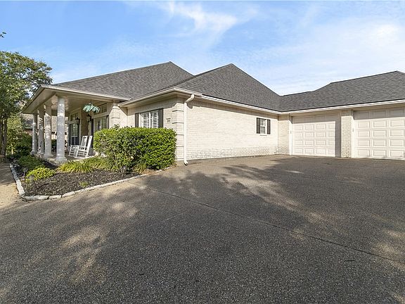 4th image of 208 Cecilia Ct