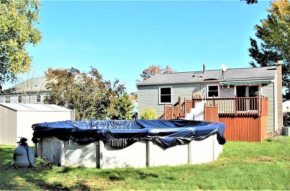 2nd image of 103 Crownview Ter