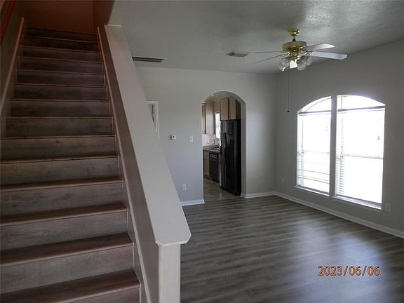 2nd image of 1402 Cypress Cove St