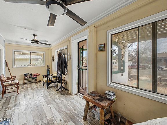 3rd image of 220 W MORONDO Avenue