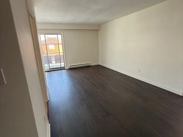 346 Elgin Ct #9 — Photo 2