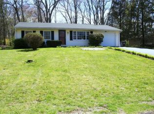 70 Meeting House Ln, Ledyard, CT 06339
