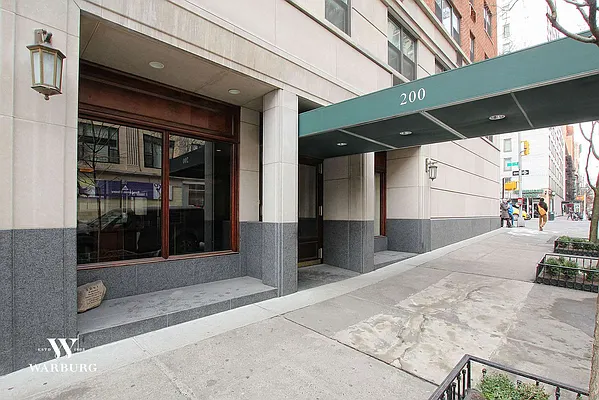 Sold by Warburg | media 14