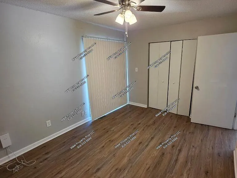 408 NE Westwind Dr — Photo 8