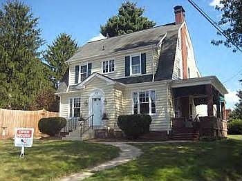 2nd image of 102 Queen Ave