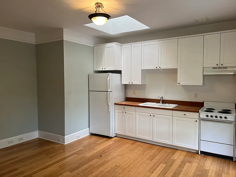 420 NE Birch St #204 — Photo 5