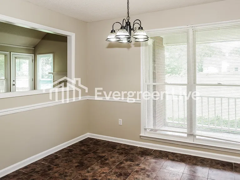 229 Cedar Creek Cir — Photo 4