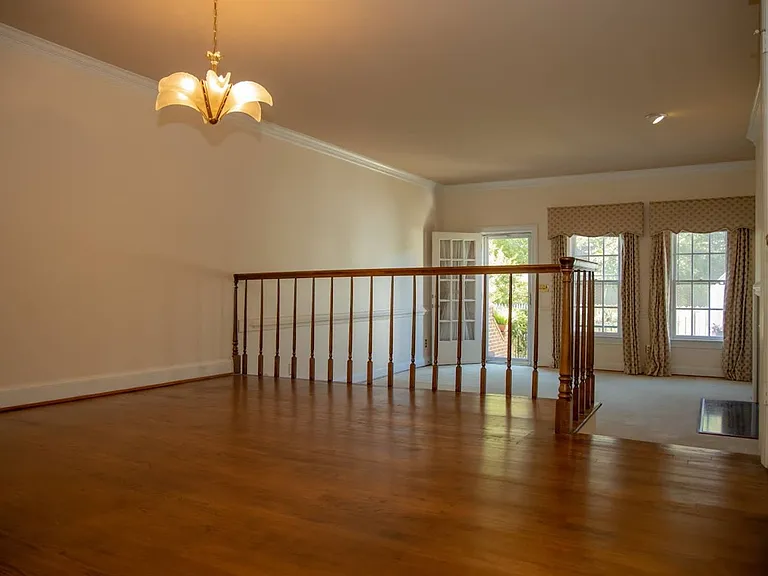 817 Botetourt Gdns — Photo 9