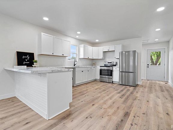 4th image of 2818 D Ave