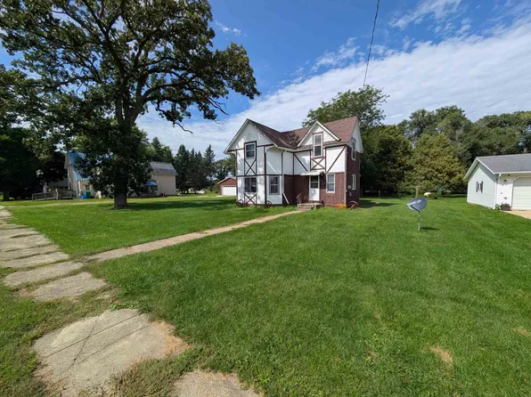 605 Elm St, Elma, IA 50628