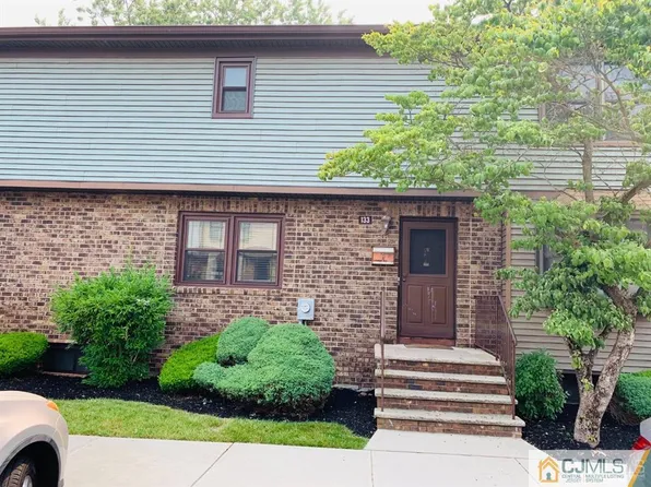 133 Highview Dr, Woodbridge, NJ 07095
