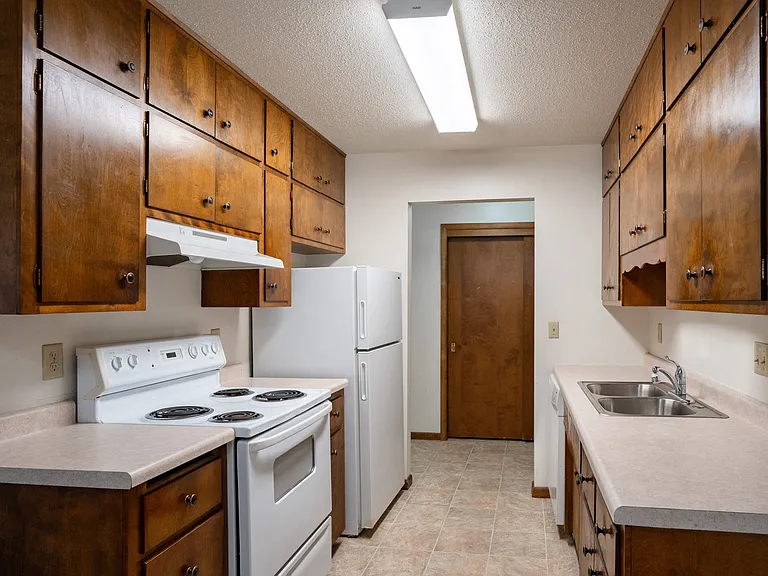 Fargo, ND Hawn Apartments | Kitchen
