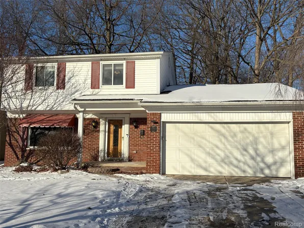 13842 Heritage St, Riverview, MI 48193