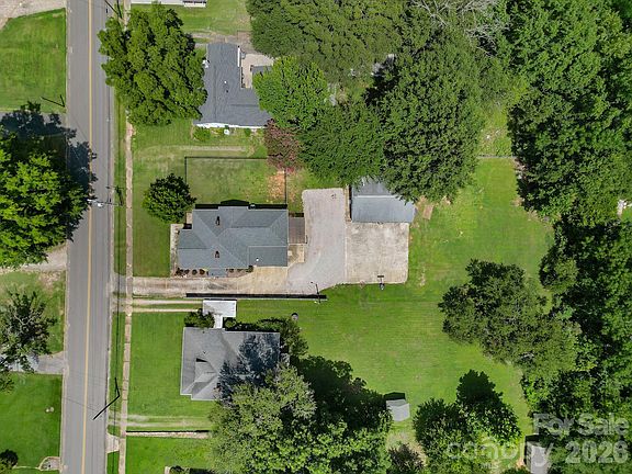 5th image of 207 Faulkner St