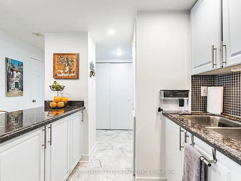 2091 Hurontario St #307 — Photo 12