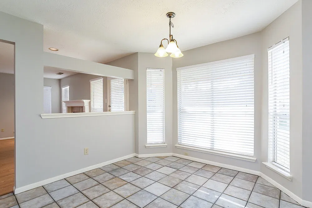 4 bed, 2.5 bath, 2271 sqft, $2,275 — Photo 4