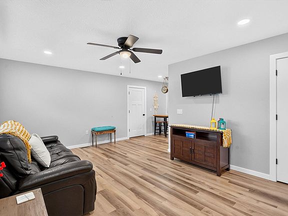 3rd image of 401 W Adamson Street
