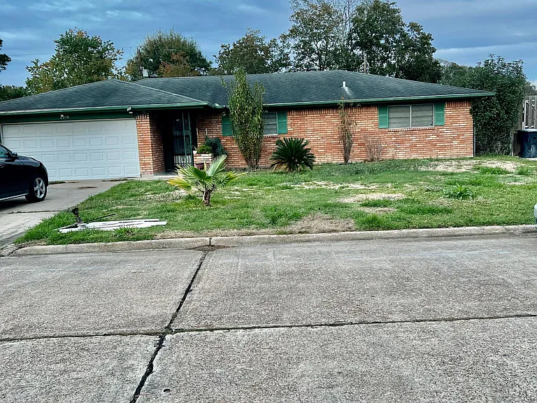 2210 Berry Ave — Photo 2
