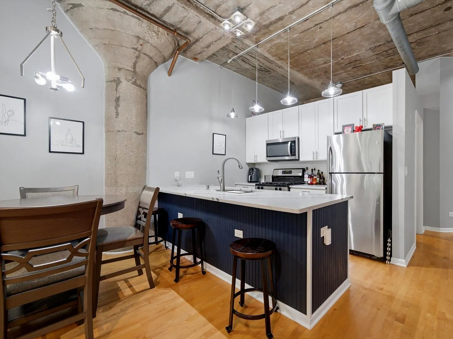 2 bed, 2.0 bath, 1065 sqft, $3,195 — Photo 3