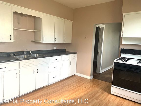 5th image of 852 College Ave NE #1