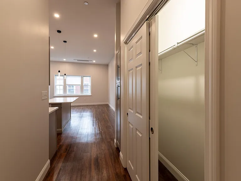 240 Cabot St — Photo 6