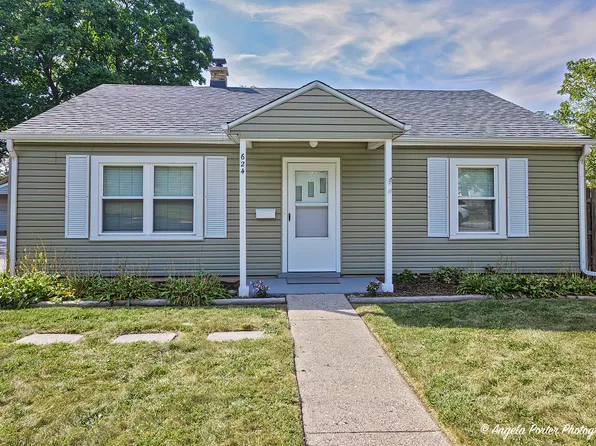624 Wildwood Ave, Mundelein, IL 60060